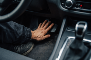 Blød bremsepedal? Min pedal-test der afslører luft, lækage eller hovedcylinder